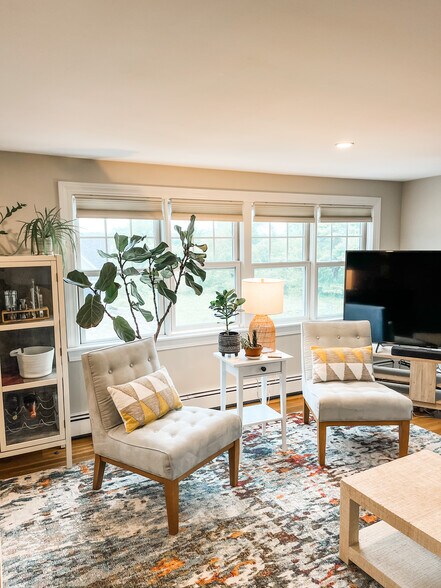 Living - 64 Foreside Rd