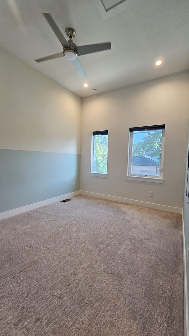 Building Photo - Modern Townhome with off street Parking in...