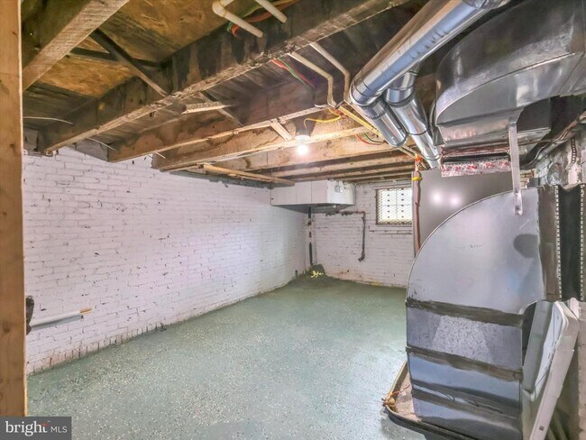 Building Photo - 555 Presstman St