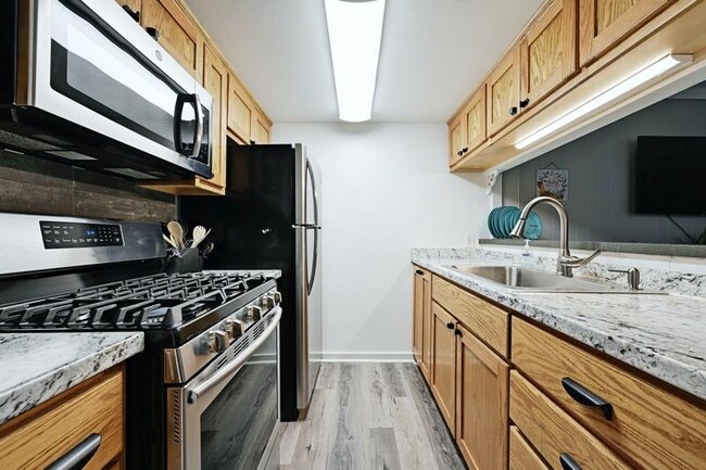 Building Photo - 711 Eberhart Ln