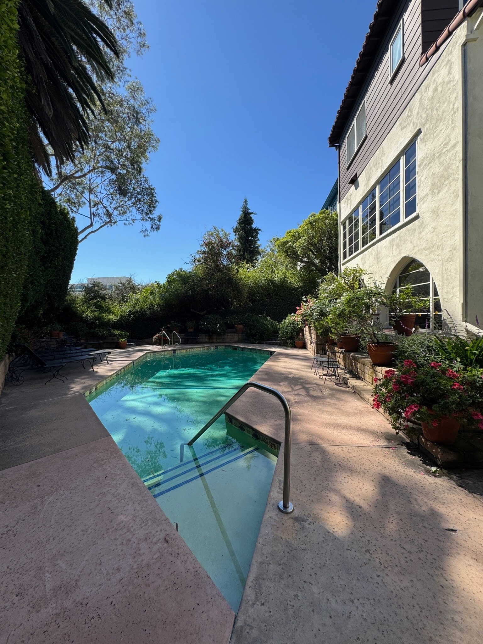 Building Photo - 10966 Strathmore Dr