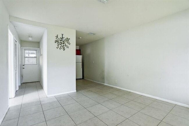 Building Photo - 6501 SW 49th St