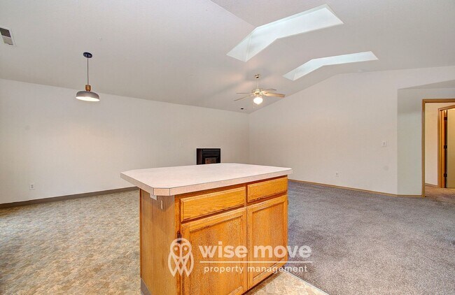 Building Photo - 809 SE 135th Ct