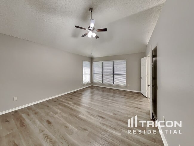Building Photo - 2338 Weyborn Dr