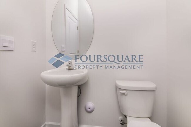 Building Photo - Spacious 3-Bed Home with Loft, Modern Kitc...