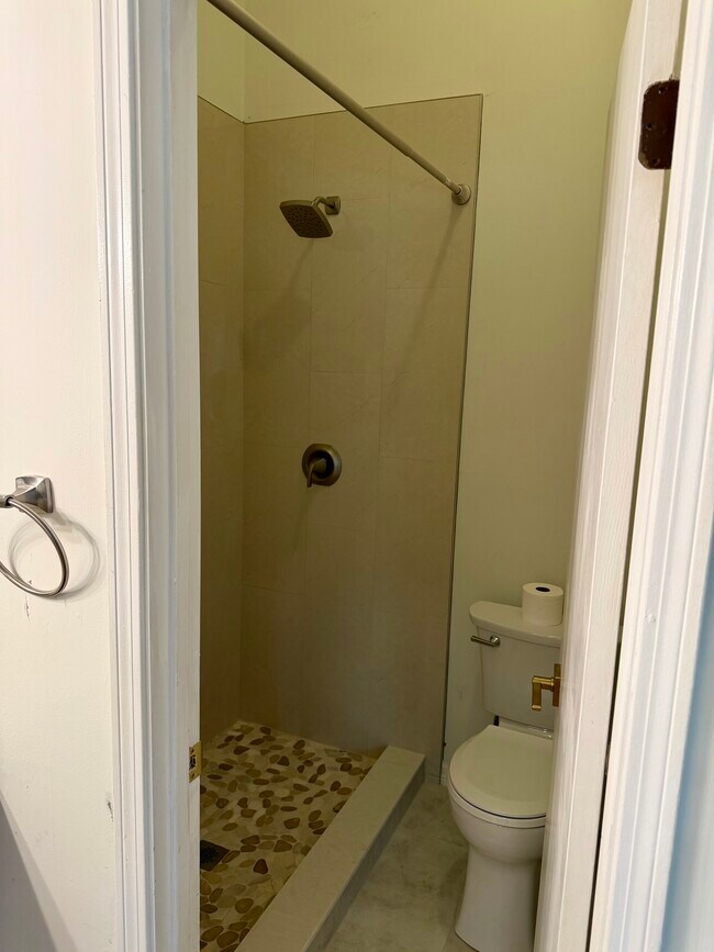 Building Photo - 107 Woodland Dr