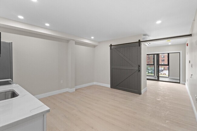 Building Photo - 153 Green St