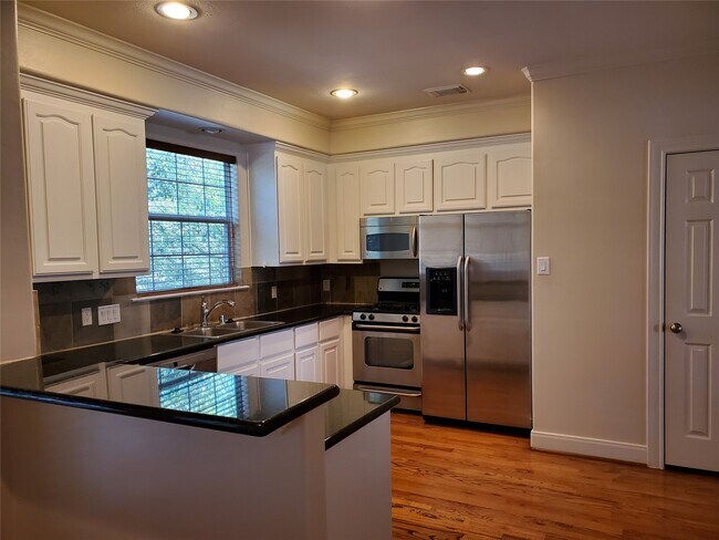 Building Photo - 326 Malone St