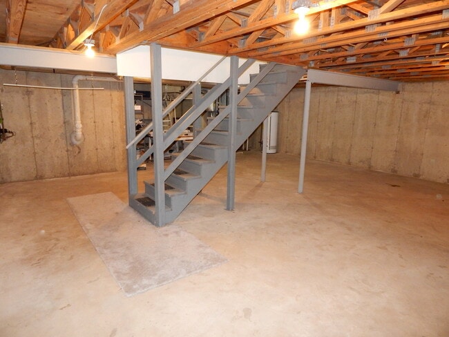 Building Photo - 2223 Seaver Ln