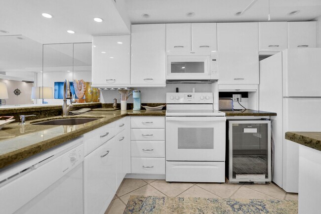 Building Photo - 2687 N Ocean Blvd