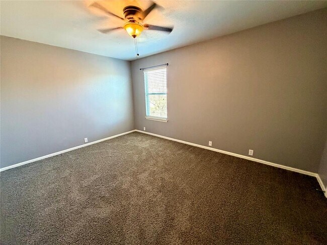 Building Photo - 500 Kingfisher Ln