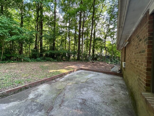 Building Photo - **$400 OFF FIRST FULL MONTH OF RENT**105 Meadowbrook Court Unit A - Available Now! Ask how you ca...