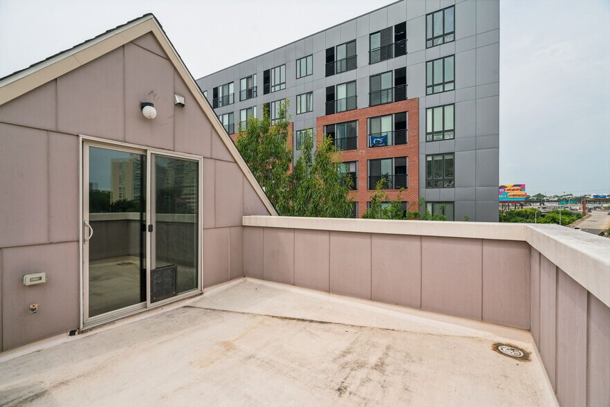 Building Photo - 2228 Summer St