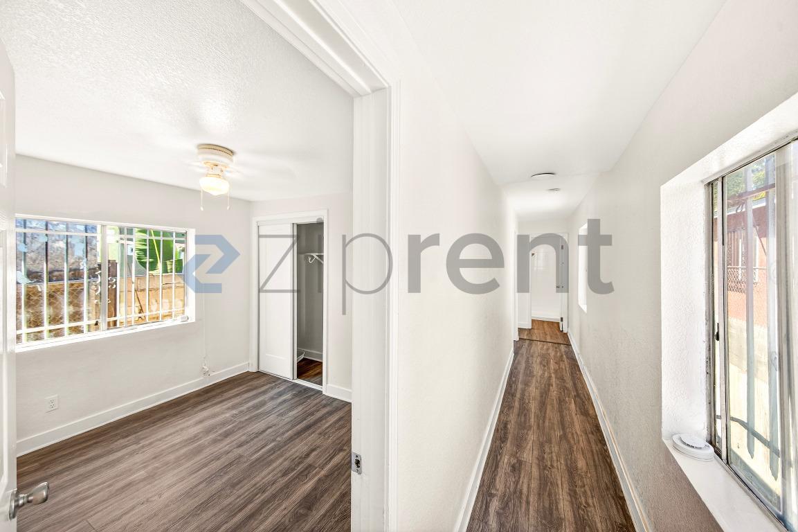 Building Photo - 1737 E 108th St