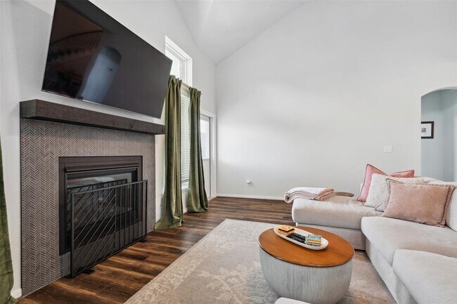 Building Photo - 112 Allora Pl