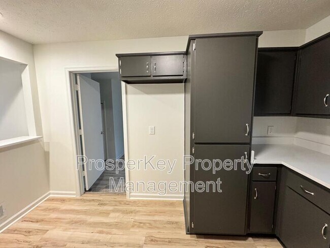 Building Photo - 3622 Vivian Ln