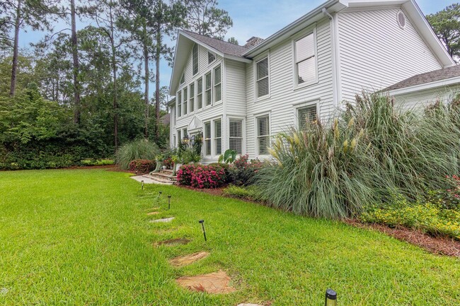 Building Photo - 132 Cherry Hills Dr