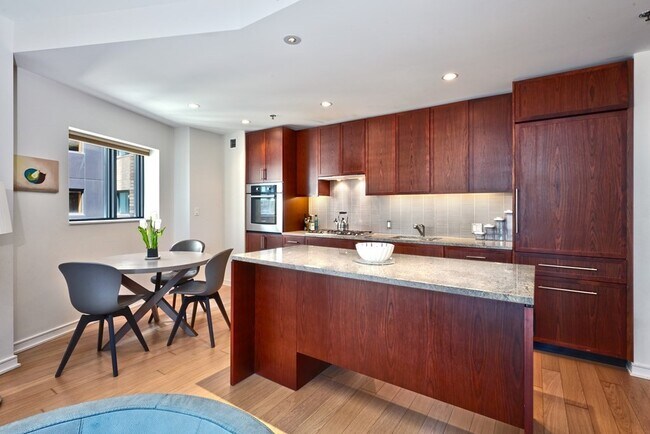 Building Photo - 580 Washington St