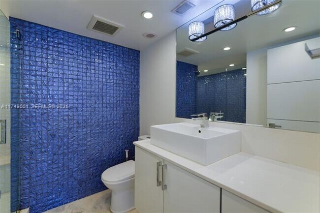 Building Photo - 19195 NE 36th Pl