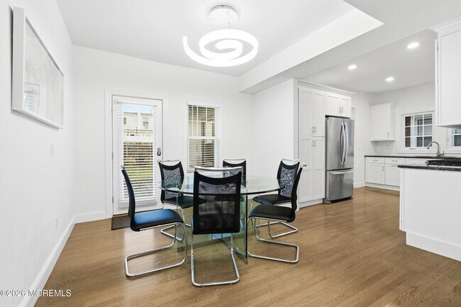 Building Photo - 505 Laurel Ave