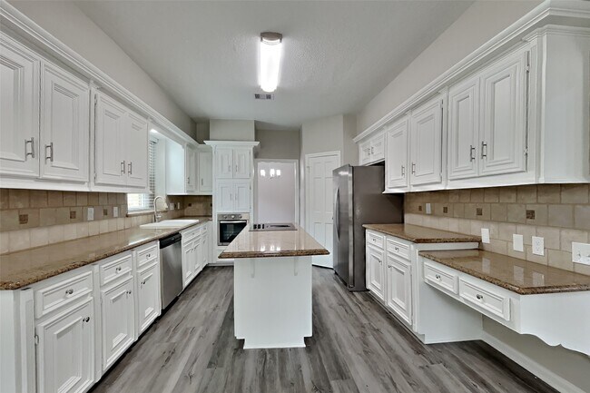 Building Photo - 8015 Democracy Ct