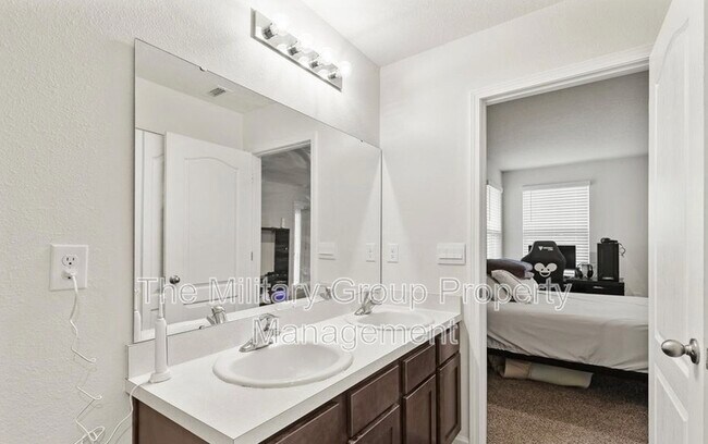 Building Photo - 15661 Strawberry Roan Ct