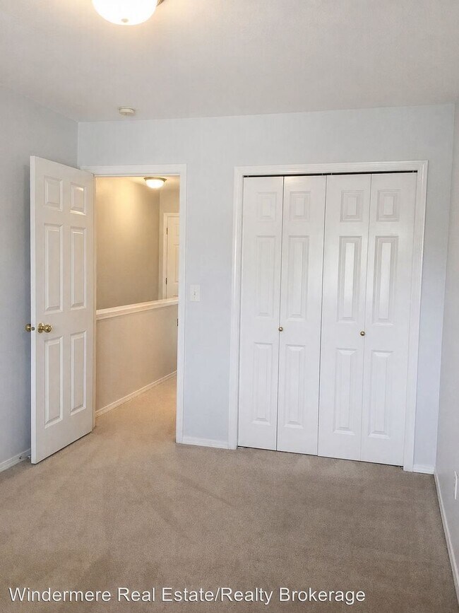 Building Photo - 5009 Freeport Ln