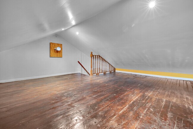 Building Photo - 223 Lawlor St