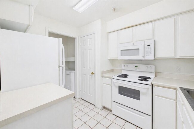 Building Photo - 501 W 26th St