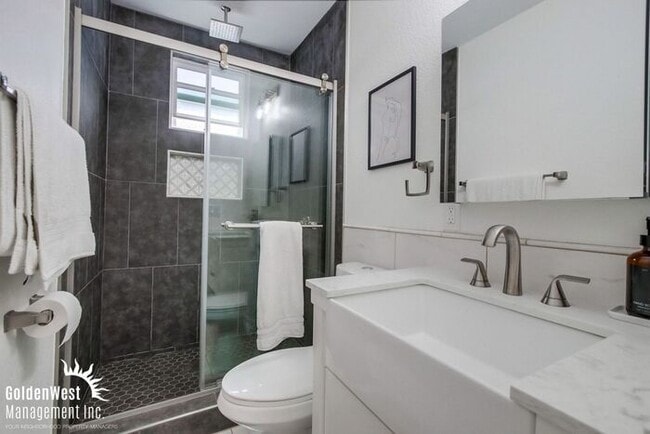 Building Photo - Beautifully Remodeled 4Bdm 2Ba Home with Detached Room/Gym Home in Talmadge Neighborhood.