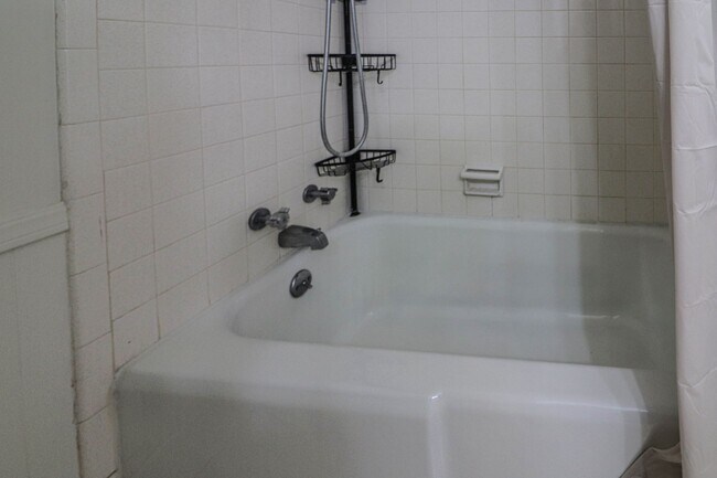 Building Photo - Located in South Tulsa - 3 Bedroom Home!!