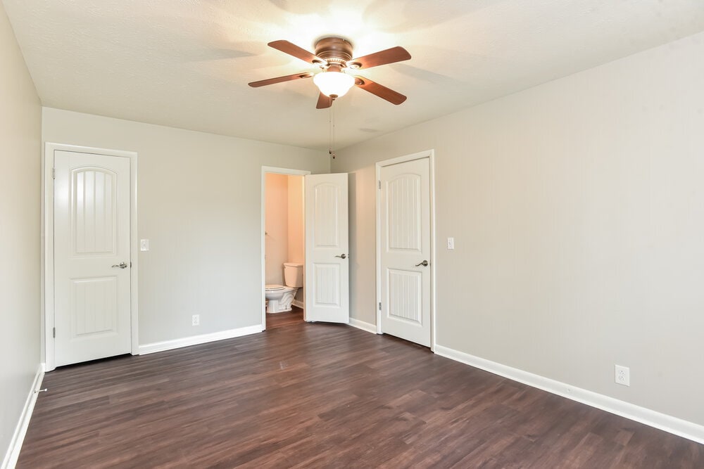 Building Photo - 702 Valley Green Dr