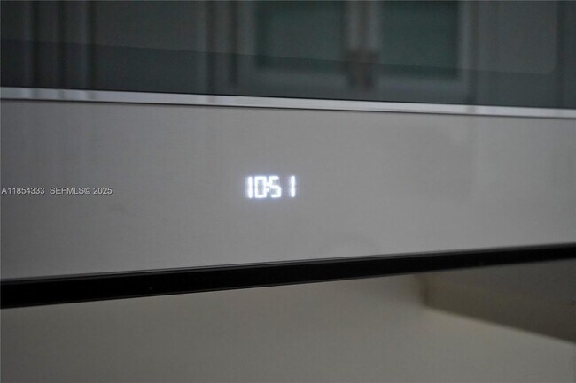 Building Photo - 848 Brickell Key Dr