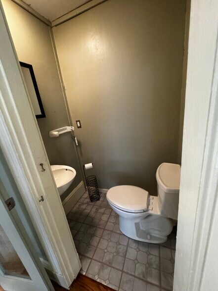 Building Photo - 374 Highland Ave