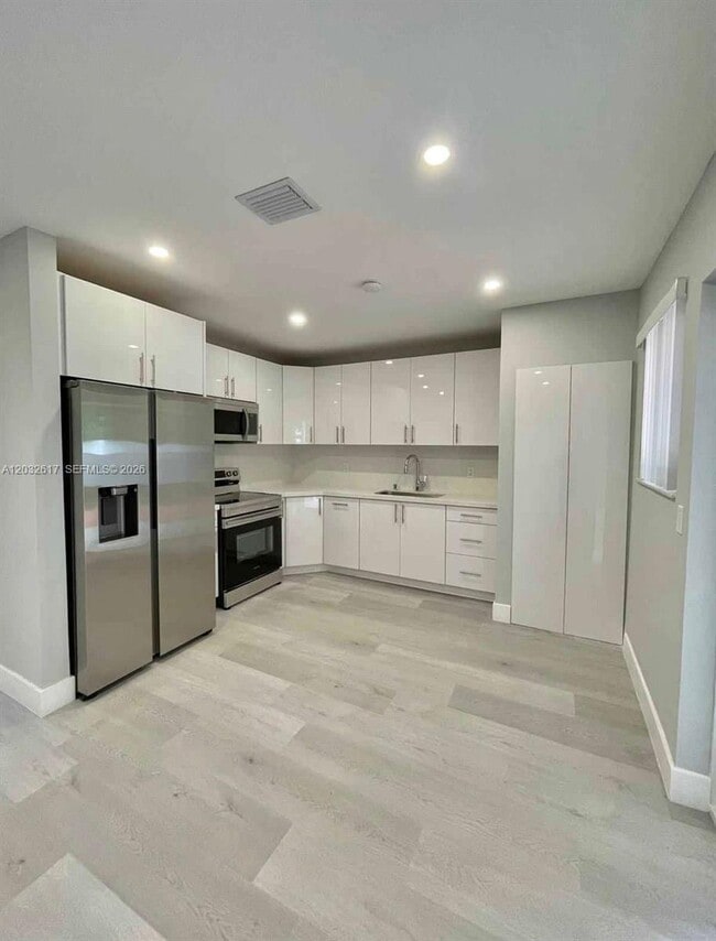 Building Photo - 950 NW 36th Ave