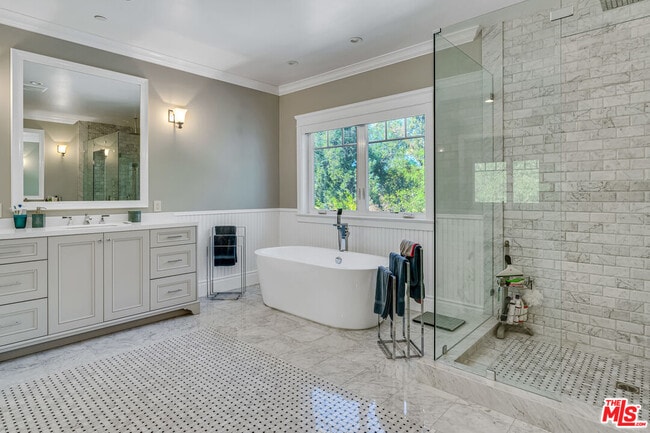 Building Photo - 19633 Wells Dr