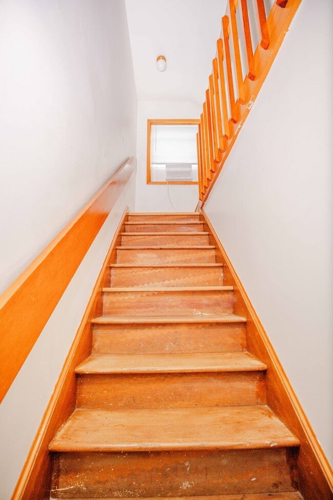 Building Photo - Beautiful four bedroom home avaulable for ...