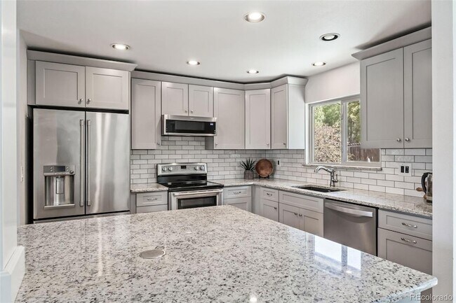 Building Photo - 5585 Escondido Dr