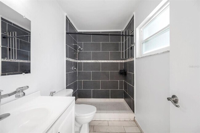 Building Photo - 1520 Windmill Pointe Rd