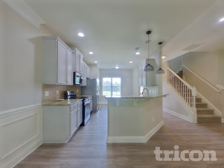 Building Photo - 1814 Woods Ln