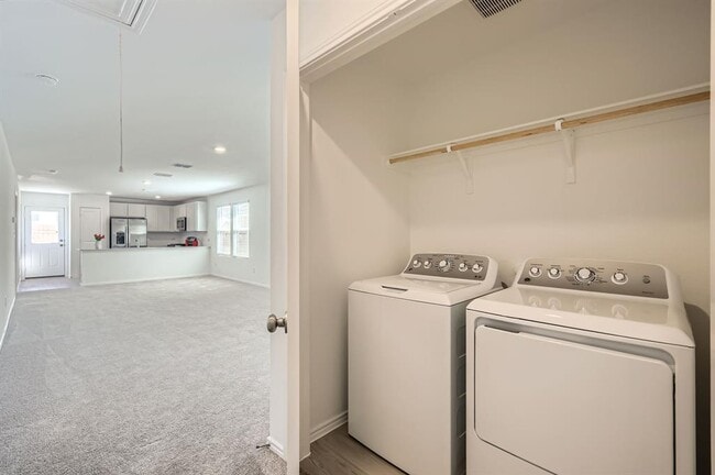 Building Photo - 206 Sambre St