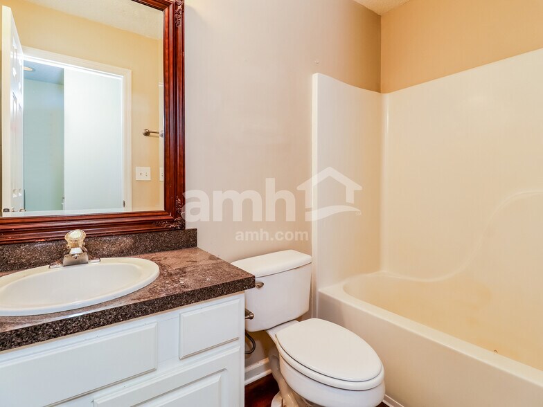 Building Photo - 112 Knightsbridge Rd