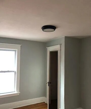 Building Photo - 122 Barton Ave