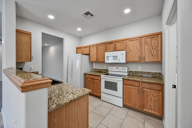 Building Photo - 1949 E Saddle Dr