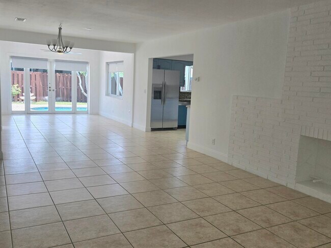 Building Photo - 806 N 31st Ct