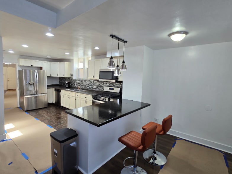 Building Photo - 8016 S Wolcott Ave