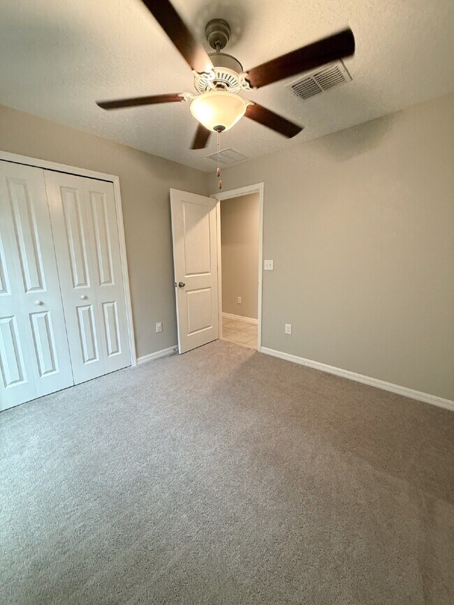 Building Photo - LIKE NEW 4-Bedroom, 2 Bath home in Triple ...