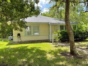 Building Photo - 302 Acacia St