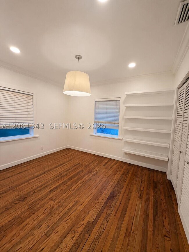 Building Photo - 7715 SW 57th Ave