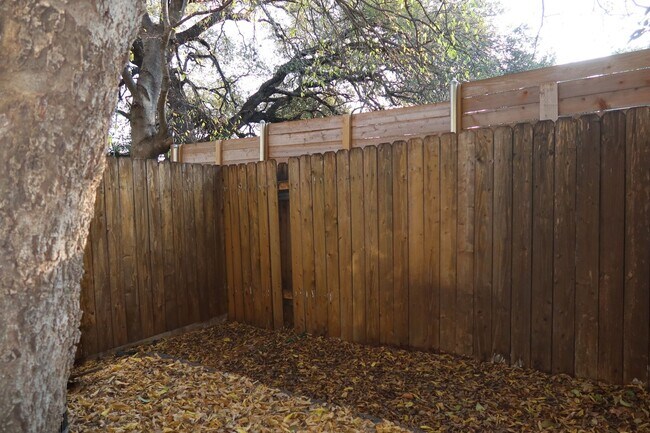 Building Photo - K246 - South Oak #102